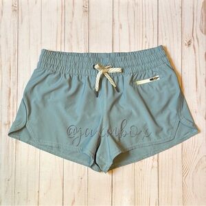 Vuori Clementine Shorts 2.5" Size Small Blue